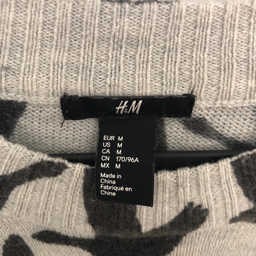 H&M Black Grey Swallow Bird Print Pattern Sweater Medium - Picture 2 of 7